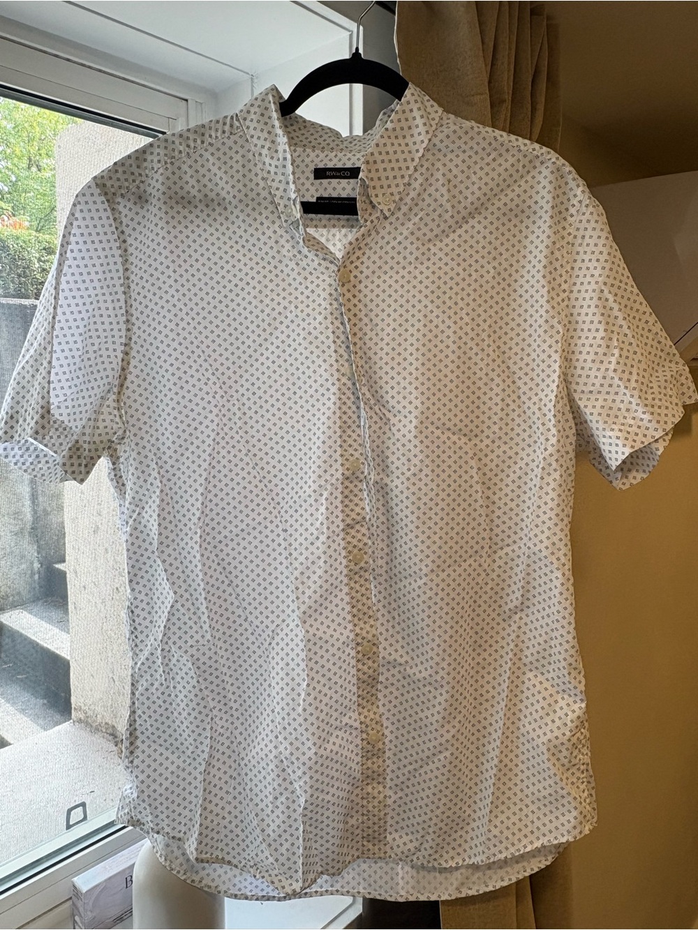 RW&Co Men's Short Sleeve Button-Up Shirt in White with Micro Print